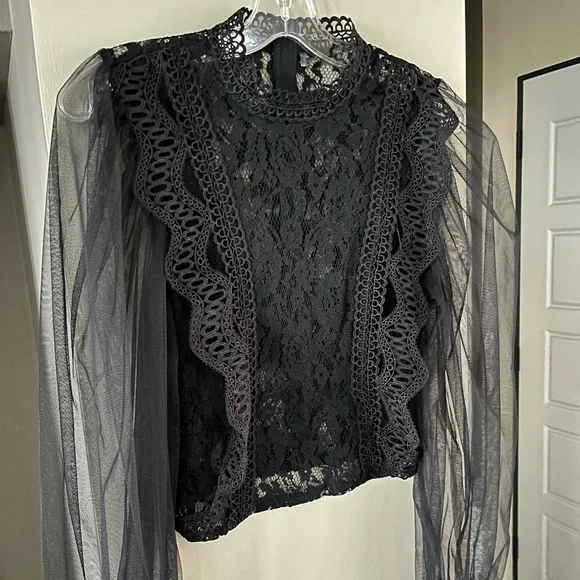 Guipure Lace Crop Blouse - Picture 3 of 4